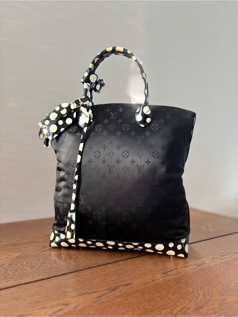 Rare Louis Vuitton x Yayoi Kusama 2012 Infinity Dots Lockit MM Bag